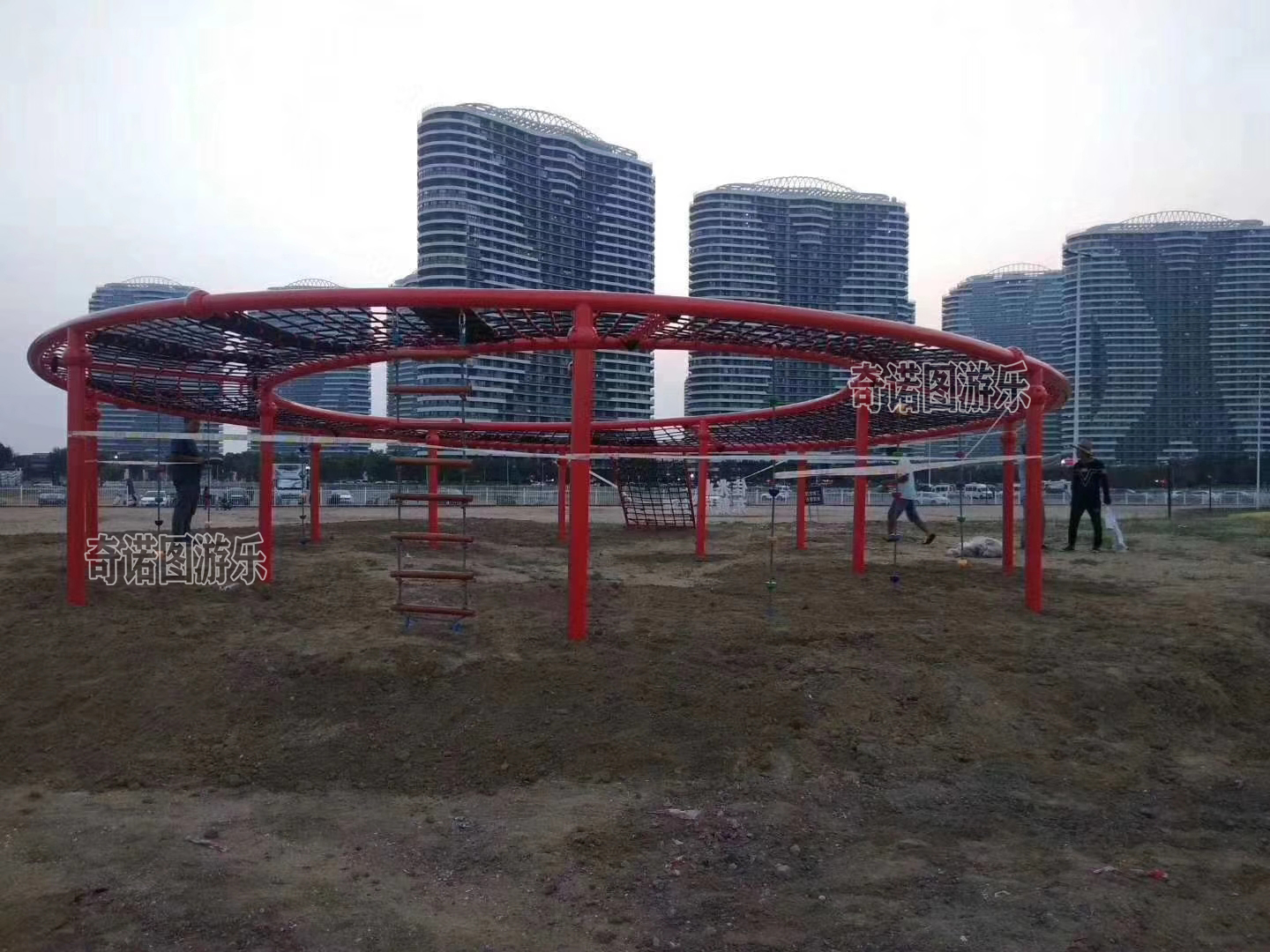 网洞攀爬