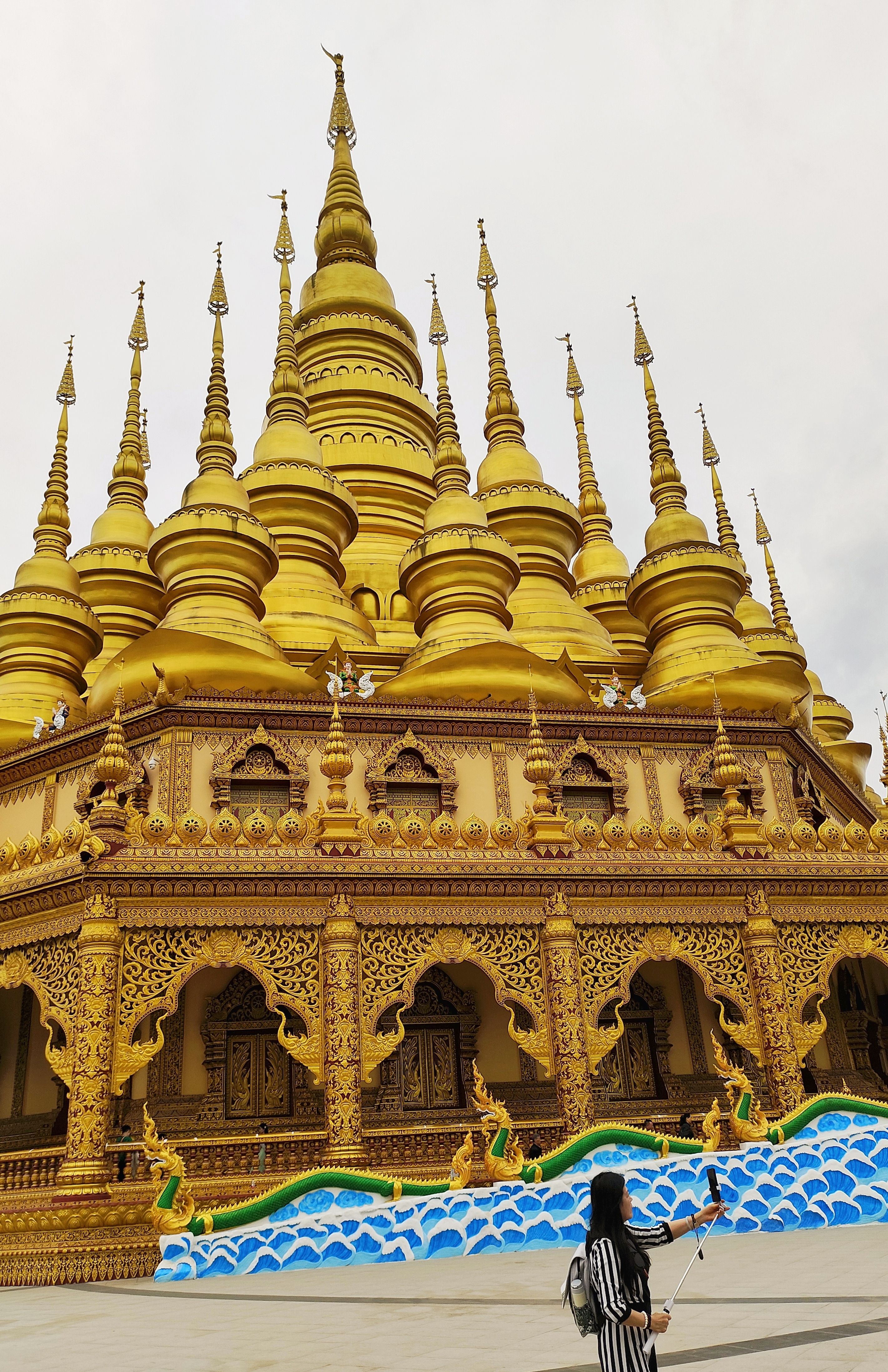 有个东南亚体量最大的金塔,又称缅甸大金塔,它建在原古代傣王朝的皇家