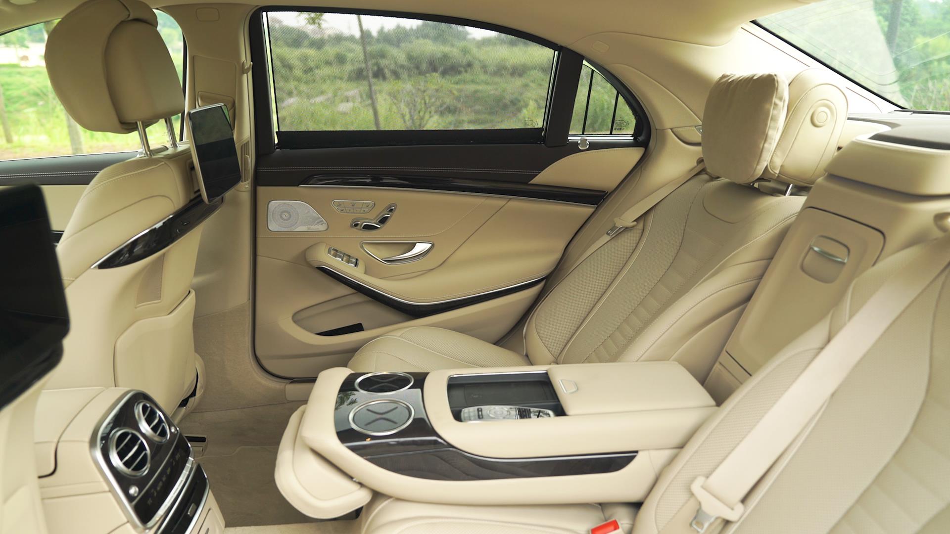 奔驰怎么打开邮箱(19款奔驰c260l怎么开油箱？)