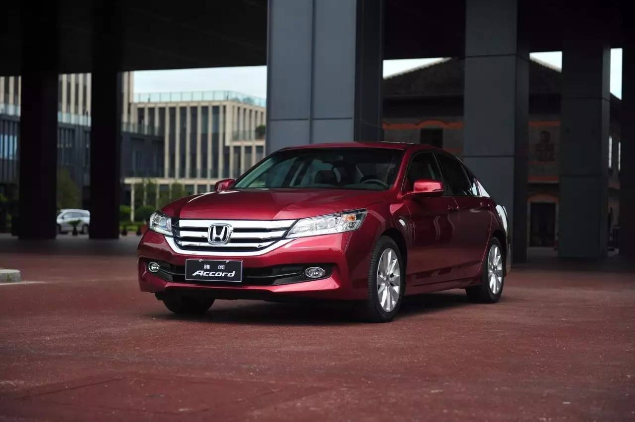 7代雅阁邮箱怎么开通(雅阁加油盖开哪个按钮?)