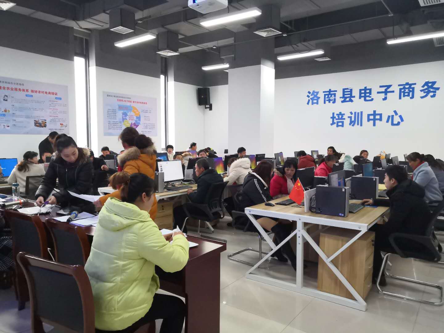 如何助力农村电子商务(农村电商促进乡村振兴的五个方案?)