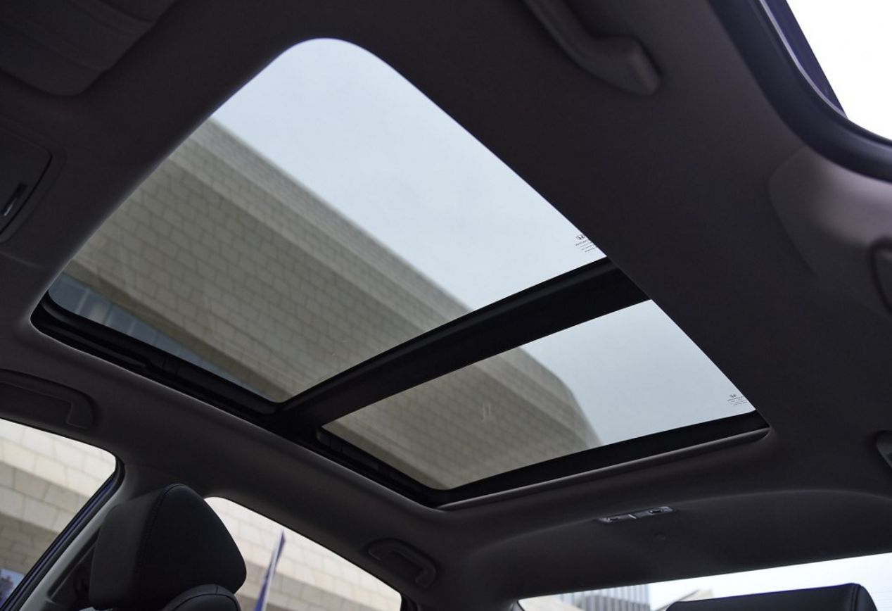 为什么雅阁的邮箱在左边(04年本田雅阁汽油格位置？)