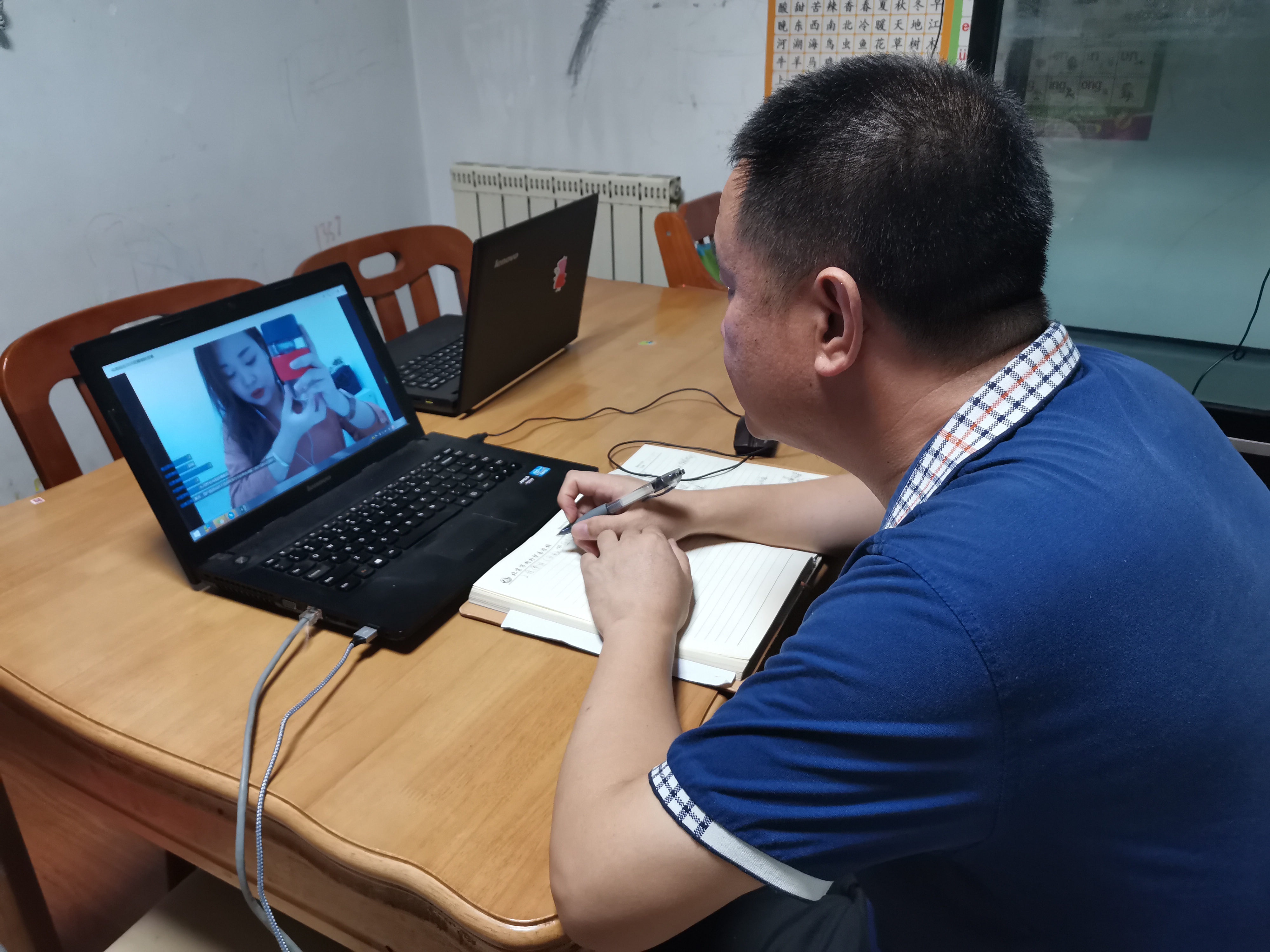 中专电子商务教师怎么当(中专电子商务教师招聘考什么？)