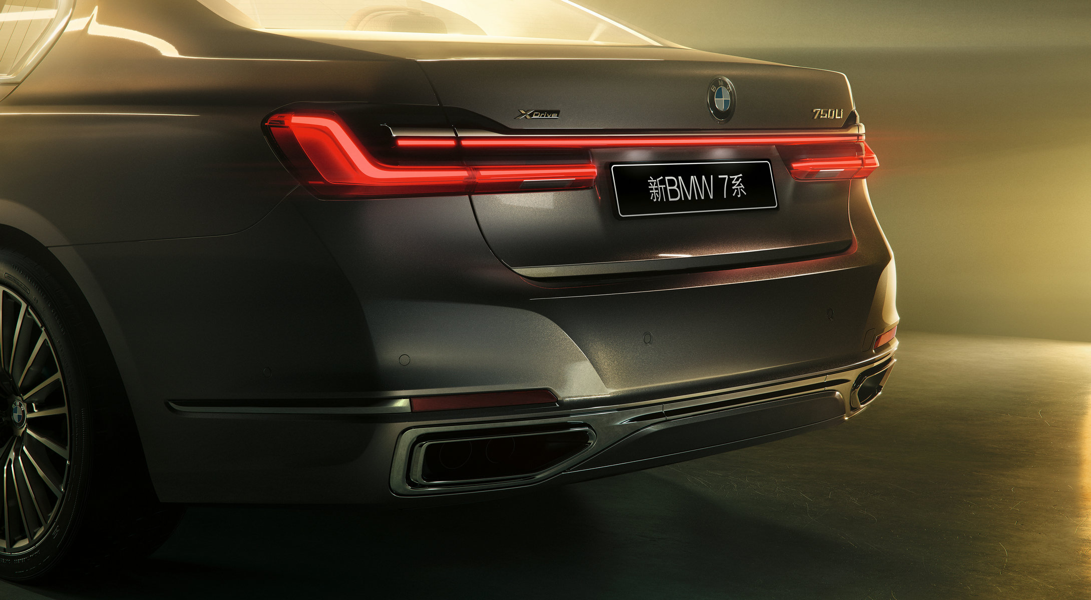 老款宝马怎么打开邮箱(宝马x3的加油开关在哪？)