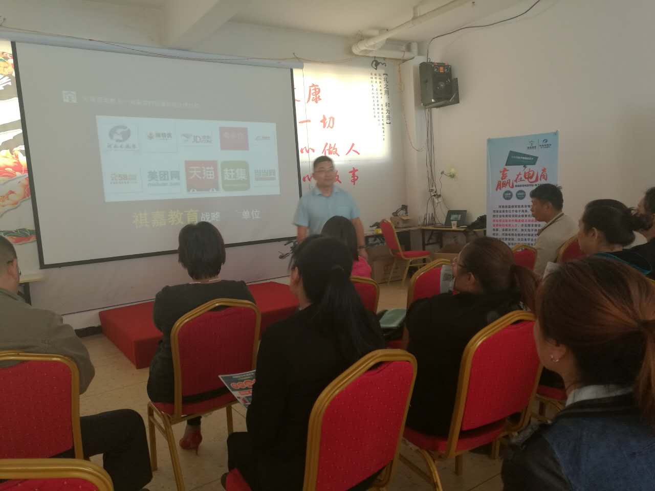 电子商务学院文科可以学吗(十六岁男孩去学电子商务有前途吗?请懂行人分析?谢谢?)