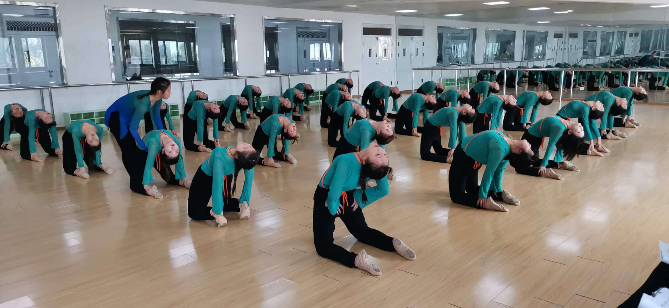 中专电子商务转幼师可以吗(中专学的电子商务大专可以换专业吗？)