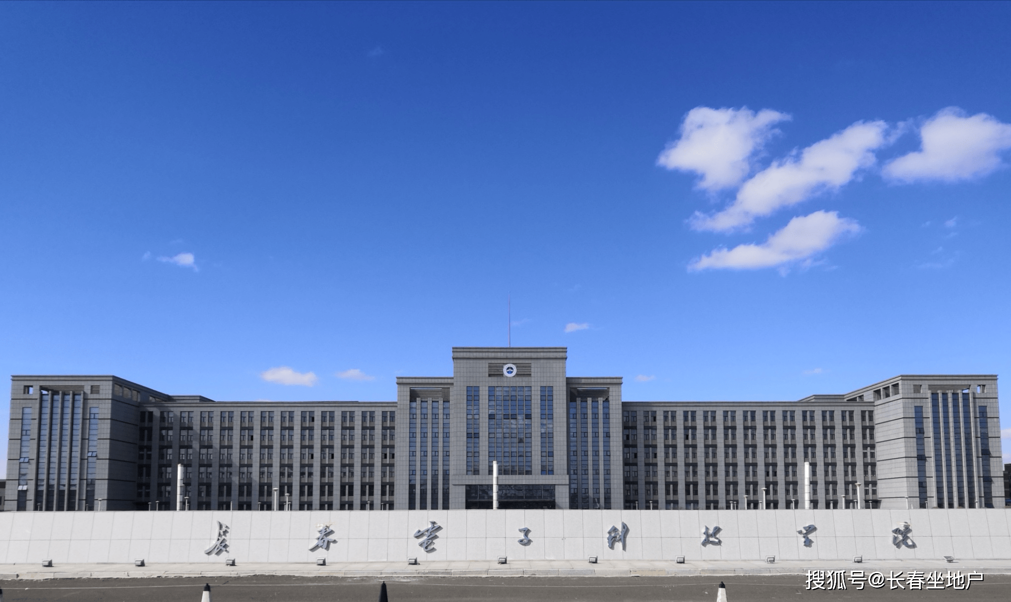 沧州交通学院有电子商务吗(沧州交通学院住宿费多少？)