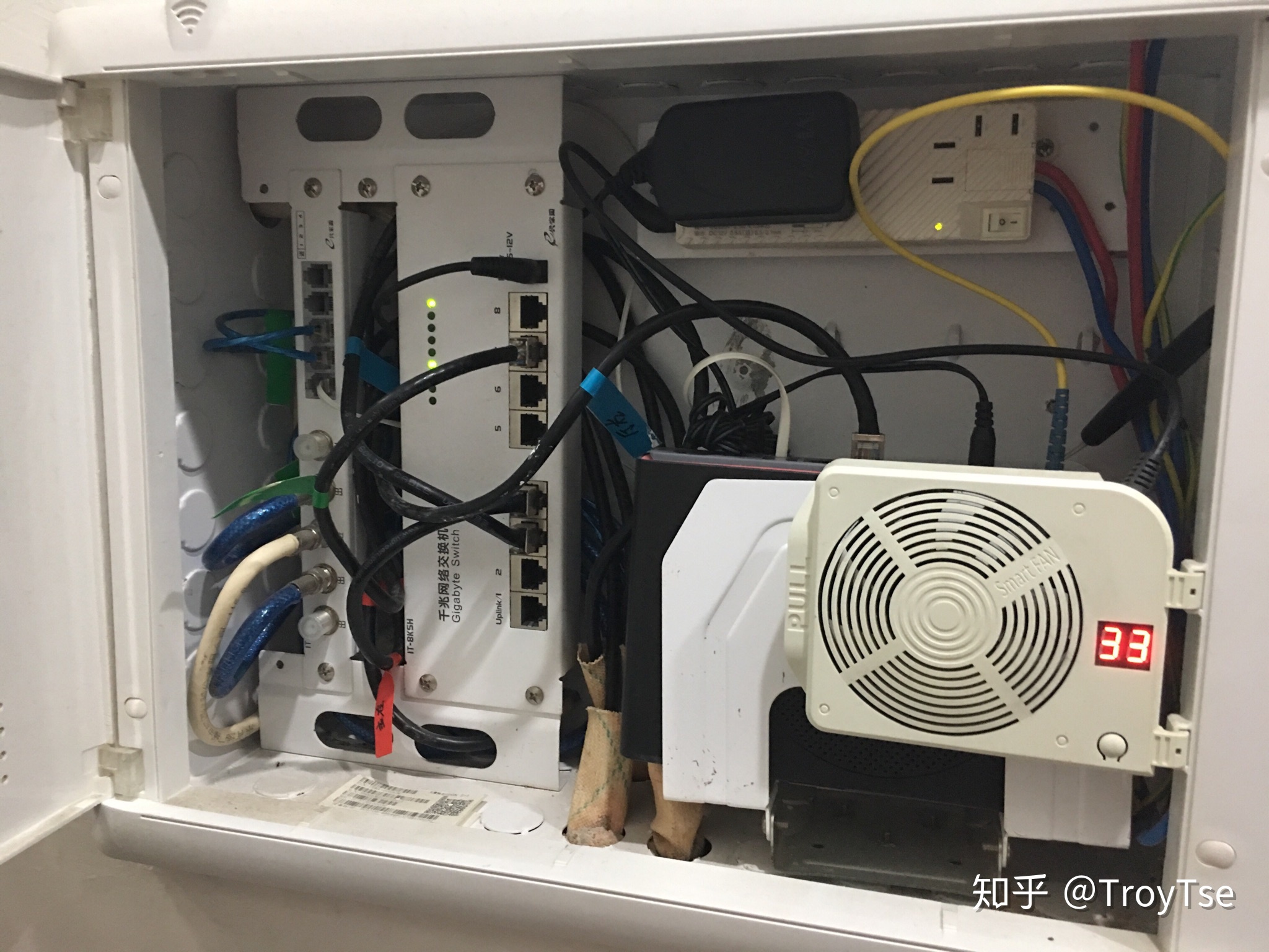 邮箱可以放在弱电箱吗(弱电机房必须装空调吗?)