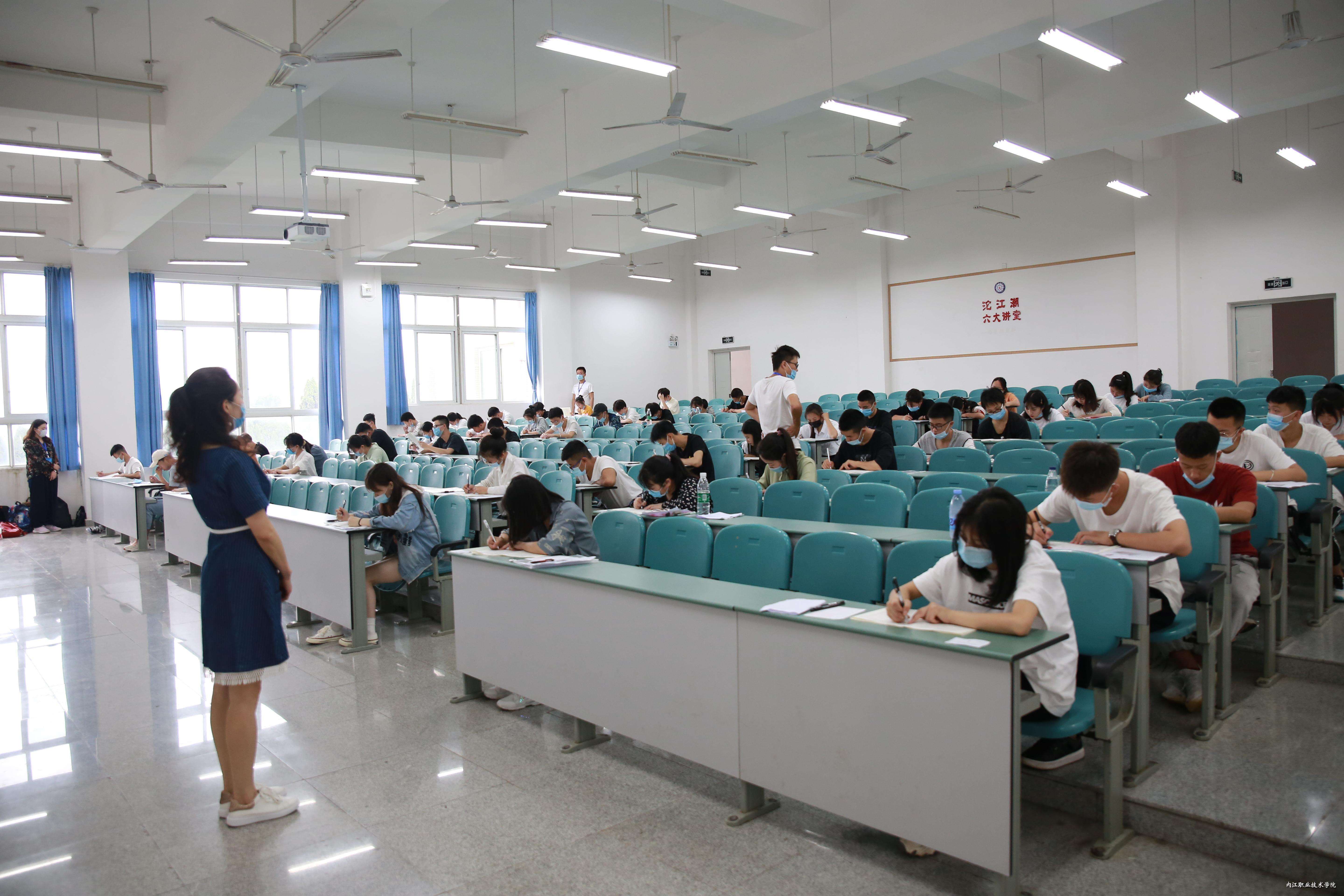 高职单招电子商务好吗河南(河南省商务学校有大专班吗靠谱吧专还是大专？)