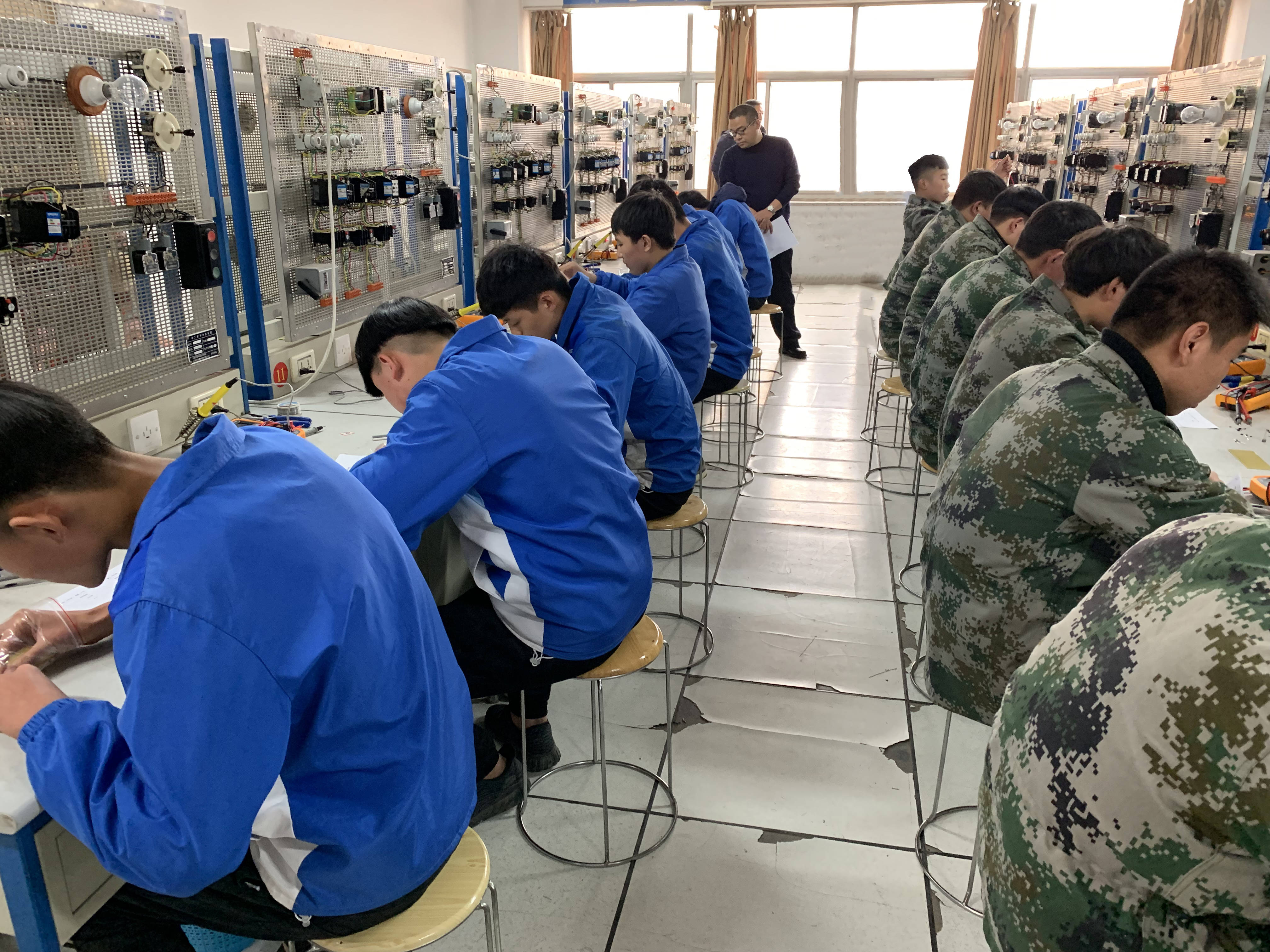 电子商务与营销就业怎么样(电子商务就业方向及前景？)