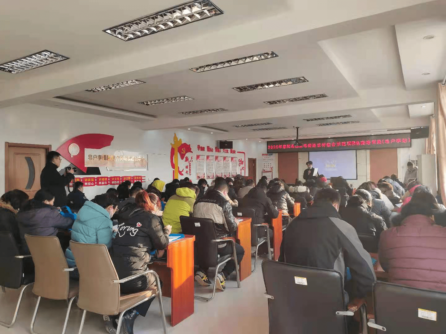 怎么样开农村电子商务公司(作为一名电子商务的学生，应该怎样振兴农村？)