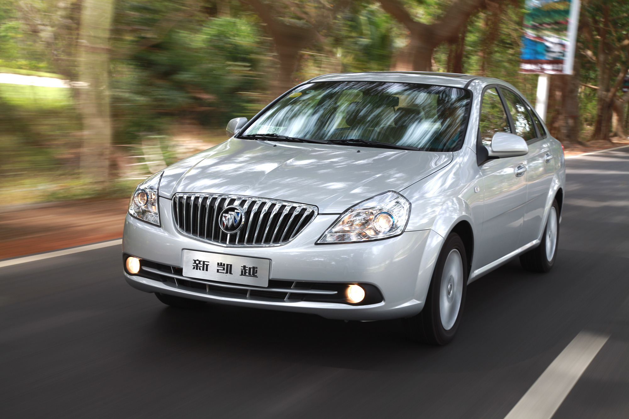 别克凯越邮箱灯什么时候亮(别克凯越油灯亮怎么回事油箱有油？)