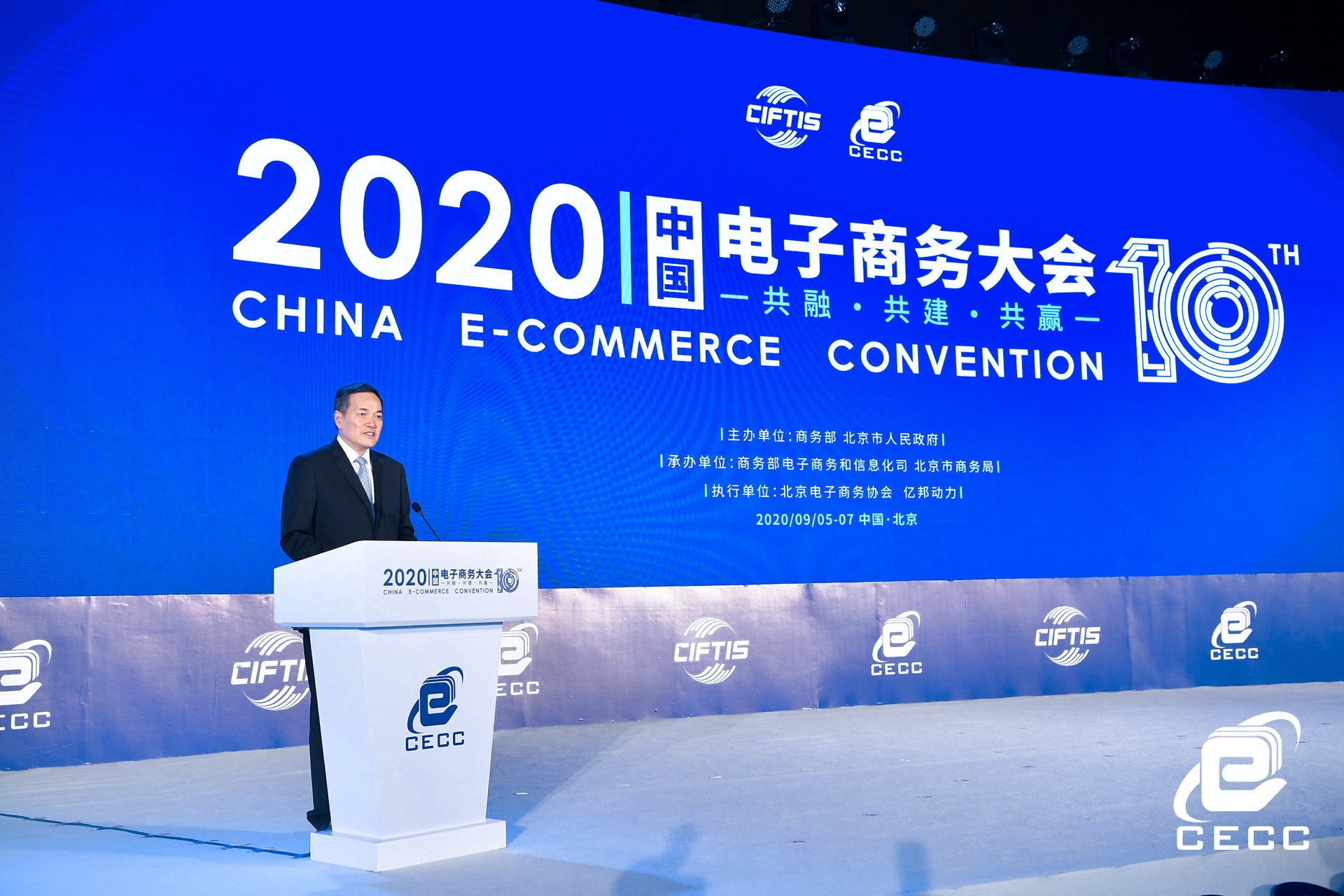 35岁学电子商务好吗(35岁学ps有前途吗？)