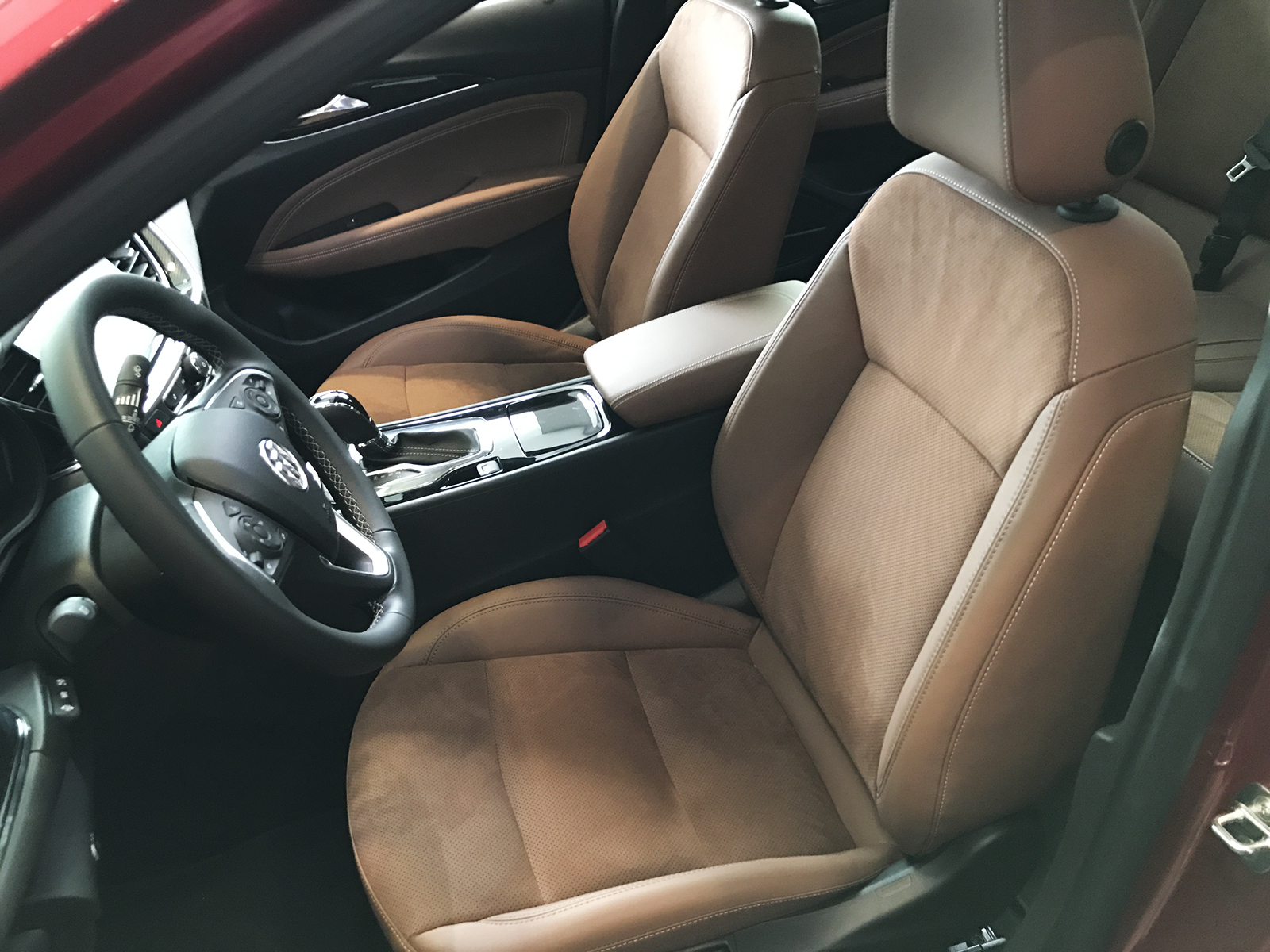 如何打开君威邮箱盖板(君威油箱盖怎么换？)