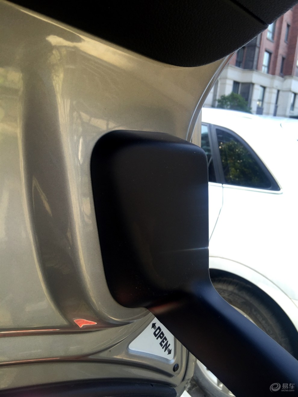 桑塔纳邮箱盖锁不住怎么办(桑塔纳油箱内盖锁不上怎么回事?)