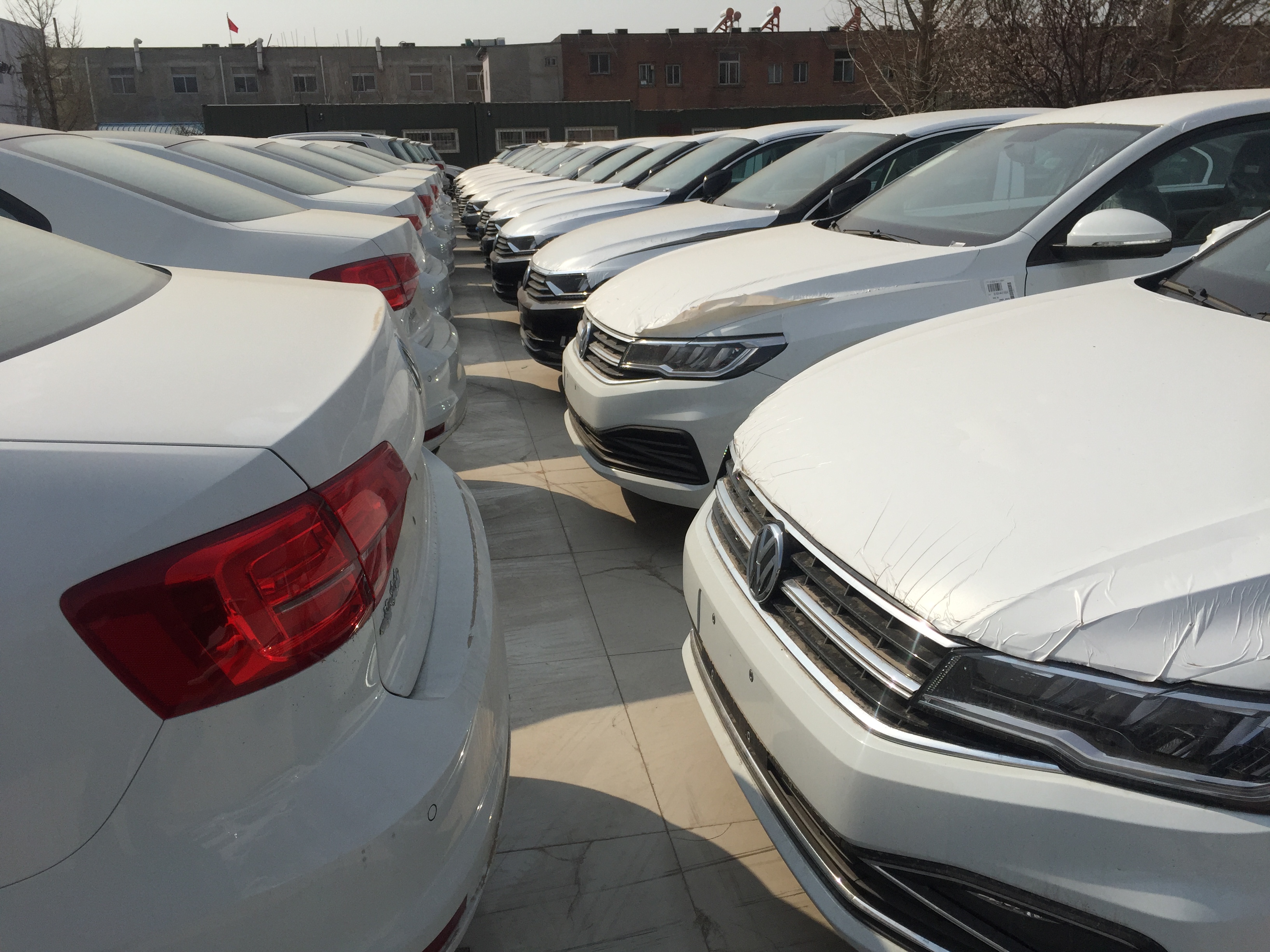 高尔夫邮箱多少(高尔夫加满油多少升?)