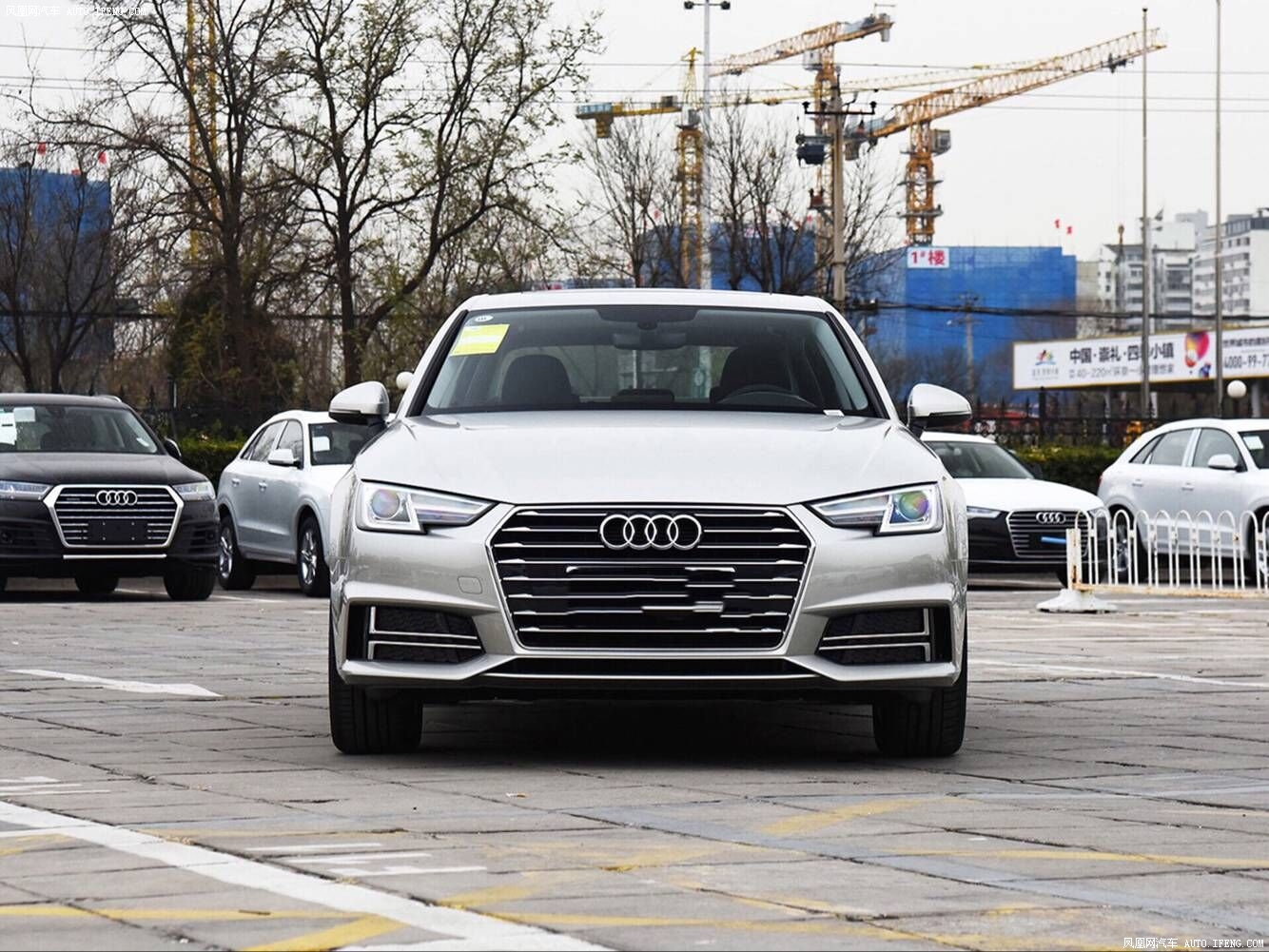 奥迪a4l邮箱怎么用(奥迪A4L油箱盖怎么开？)