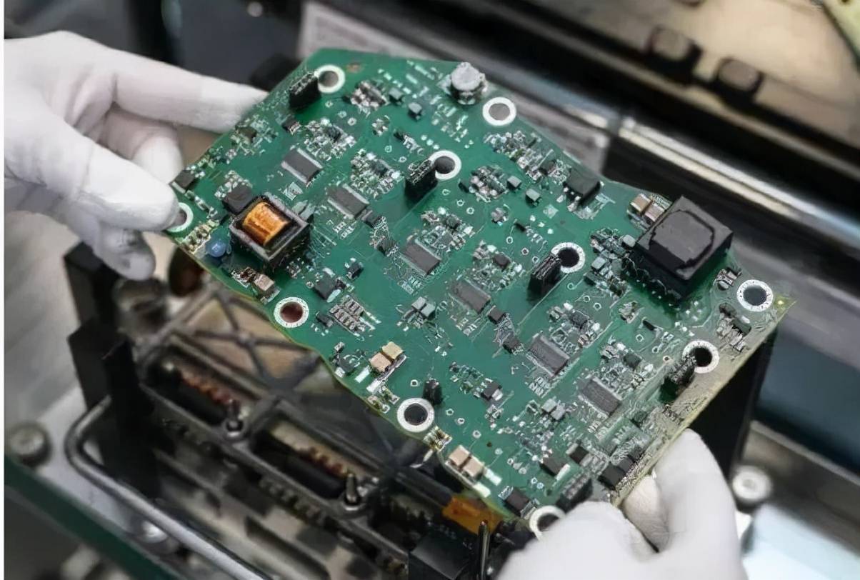 芯片恢复数据工具多少钱(优盘的主控芯片坏了，要把里面的数据取出来，需要多少钱？)