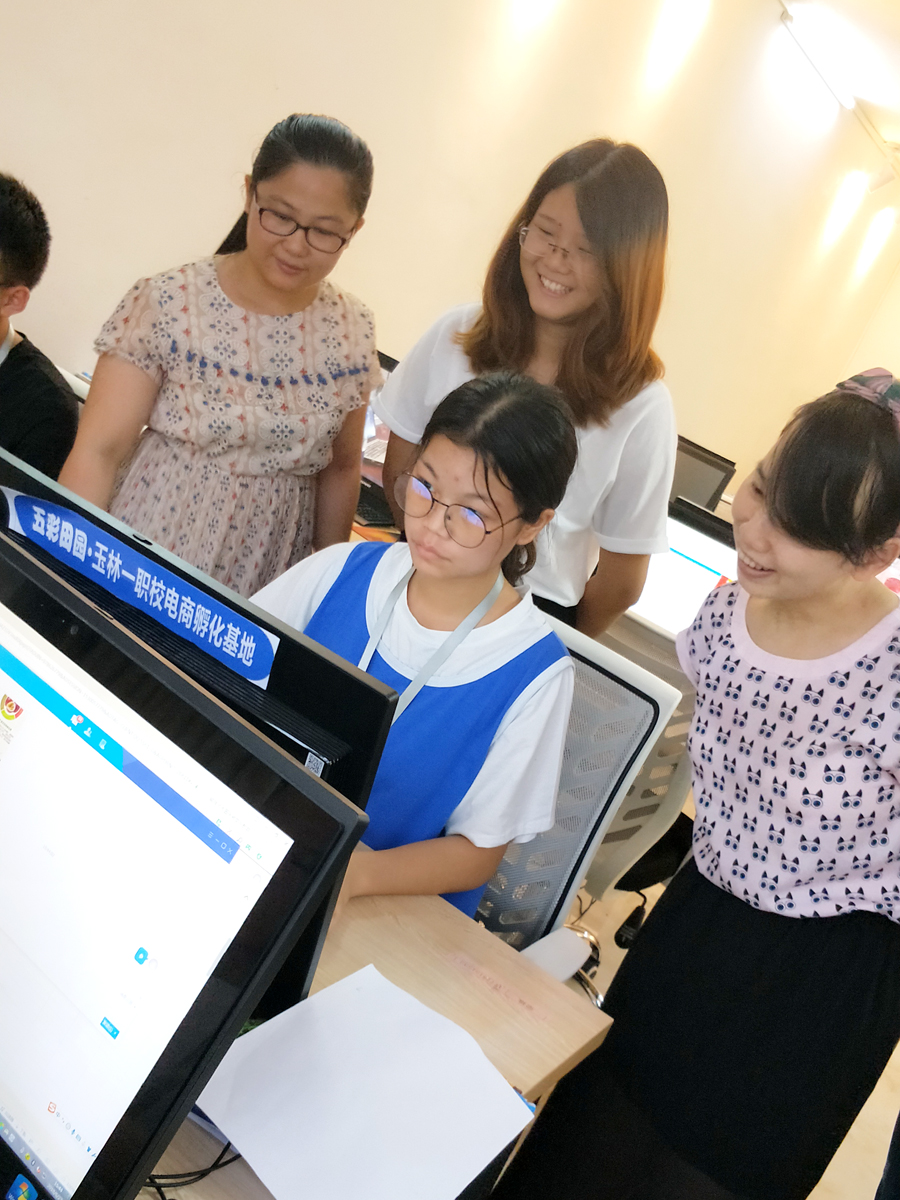 学电子商务工作稳定吗女生(电力专业女生就业前景？)
