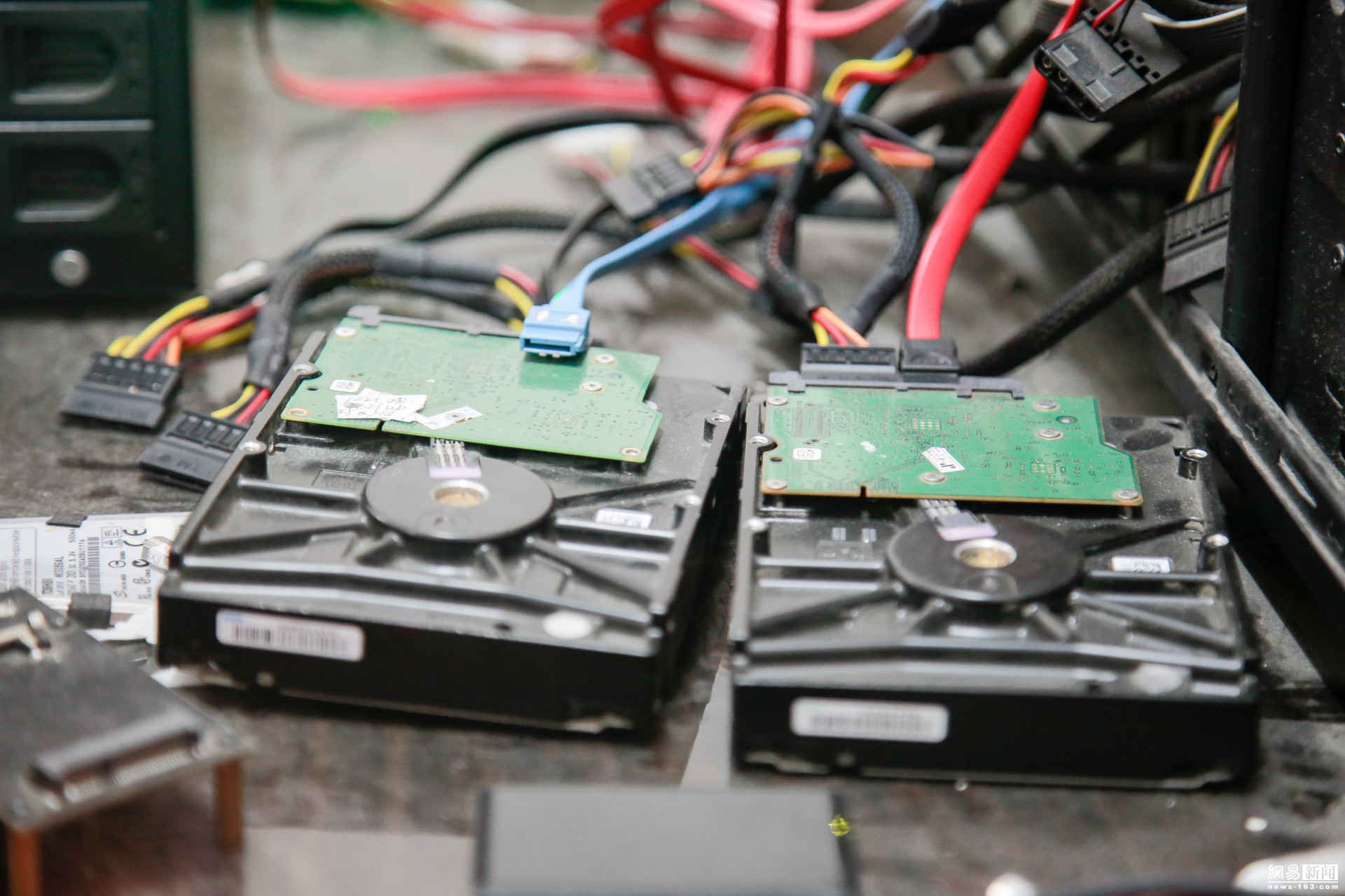 硬盘被砸坏了数据怎么恢复(硬盘出现坏道如何修复？)