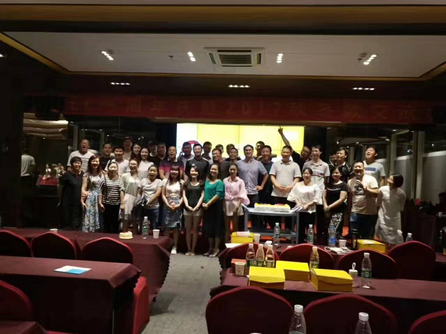 电子商务怎么兼职客服(怎么应聘客服兼职？)