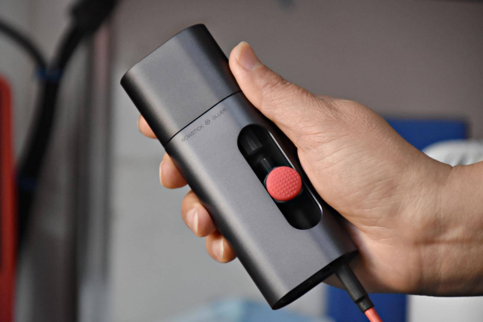 邮箱有个孔用胶可以吗(汽车油箱口胶圈开裂可以用胶粘吗?)