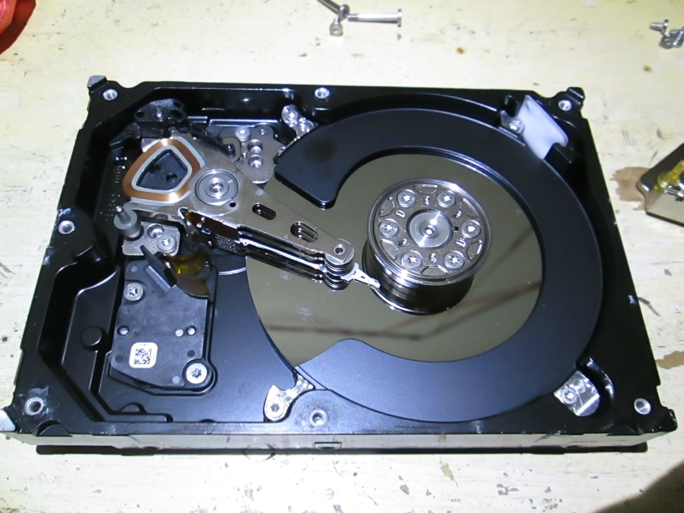 机械硬盘坏了数据如何恢复(机械硬盘坏了里面数据还能找回吗?)