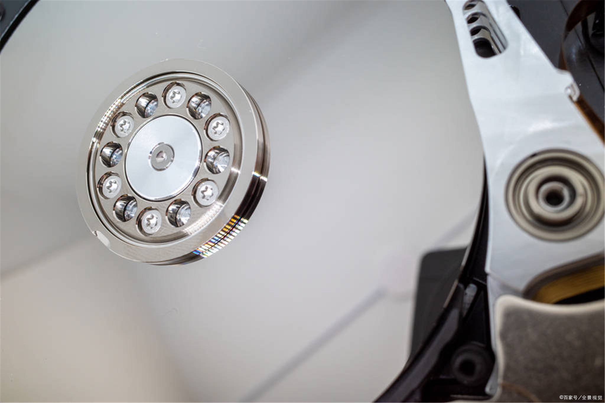 恢复电脑硬盘数据要多少钱(固态硬盘数据恢复费用大概是多少啊？)