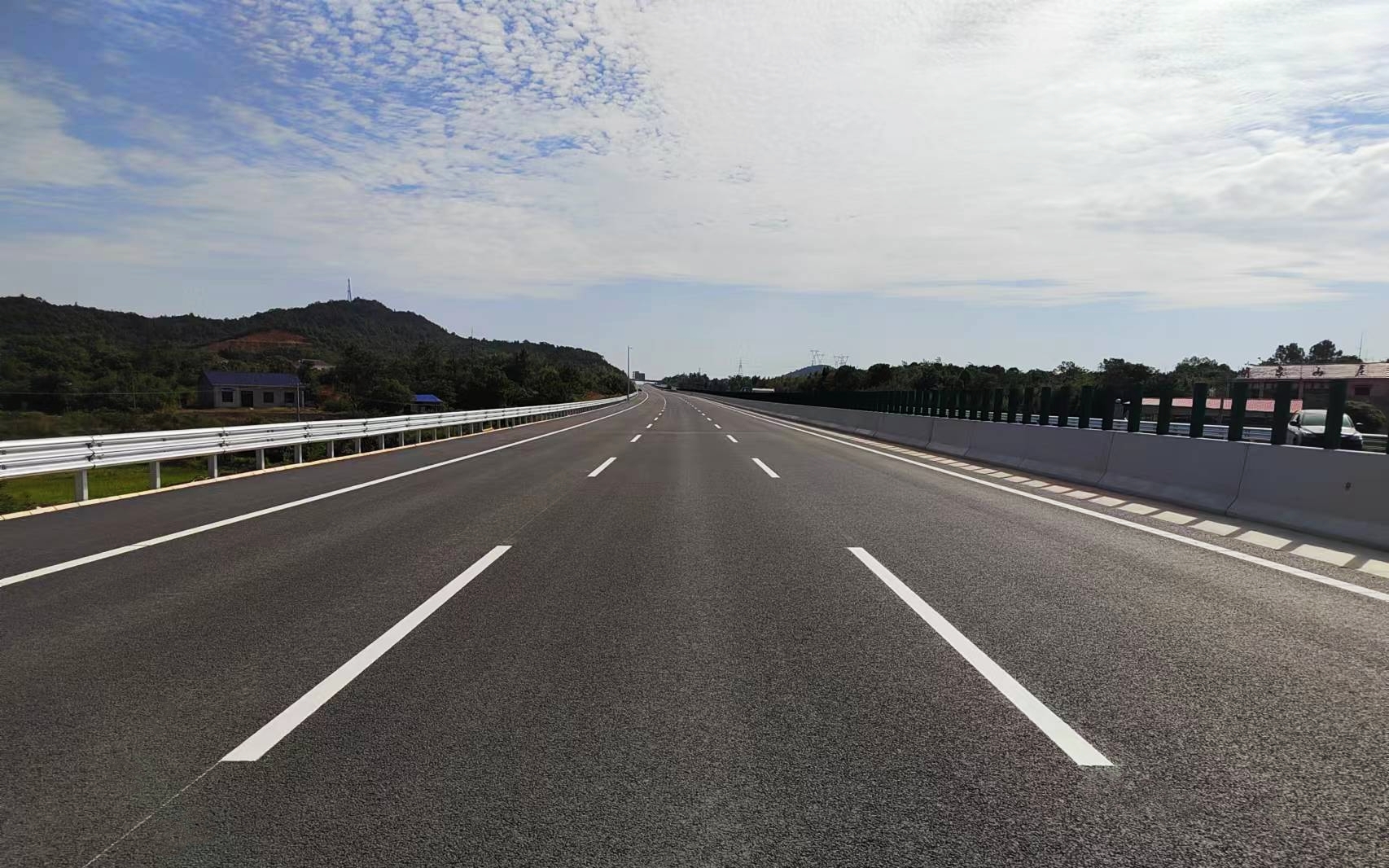 醴娄高速样板路。.jpg 醴娄高速样板路。.jpg