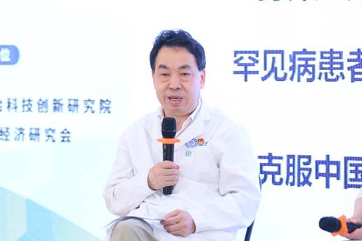 男人的照片上写着字

AI 生成的内容可能不正确。