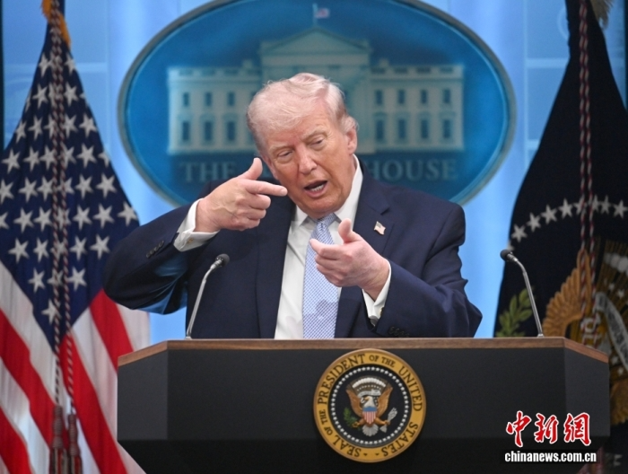 当地时间4月6日，华盛顿，美国总统特朗普就伊朗战事在白宫举行记者会。中新社记者 陈孟统 摄