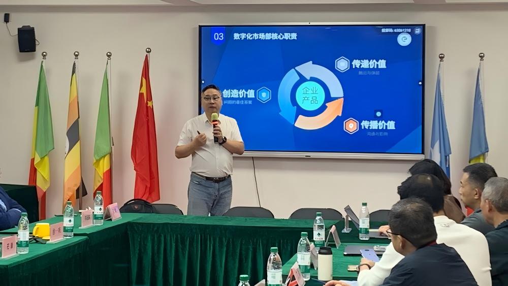 杭州电子商务研究院常务副院长徐一帆介绍营销的底层逻辑就是做好三件事