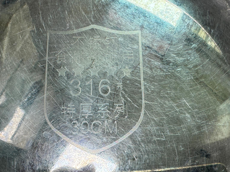 不锈钢餐具发黑了有毒？关于不锈钢，很多人有误解