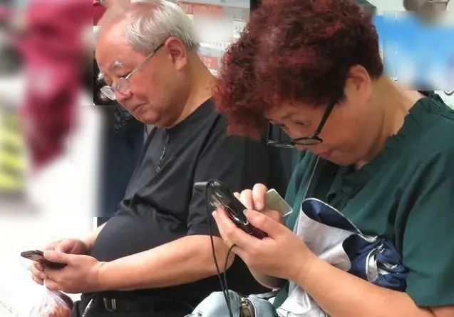CNNIC最新报告透露5大真相,普通人机会在哪? 人工智能AI 域名 网站 CNNIC 微新闻 第3张 CNNIC最新报告透露5大真相,普通人机会在哪? 人工智能AI 域名 网站 CNNIC 微新闻 第3张