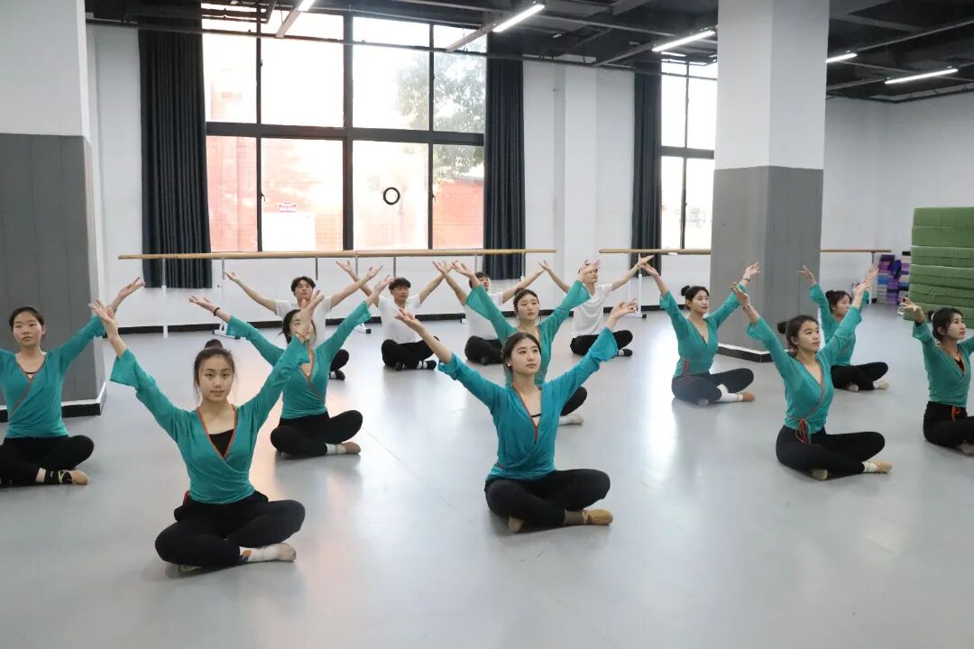 舞蹈课.JPG
