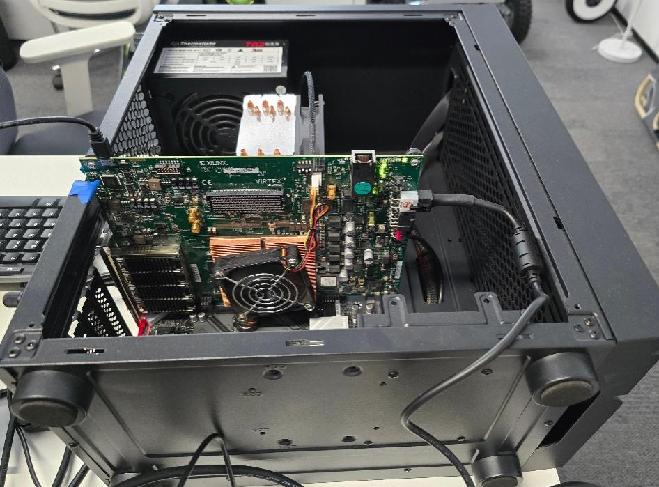 图 4 FPGA 大模型推理卡实物图.png